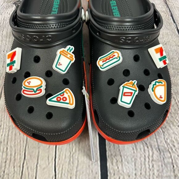Crocs x 7-Eleven Collab Black Classic Clog Jibbitz Limited Edition M10/W12 NWT - Picture 4 of 9